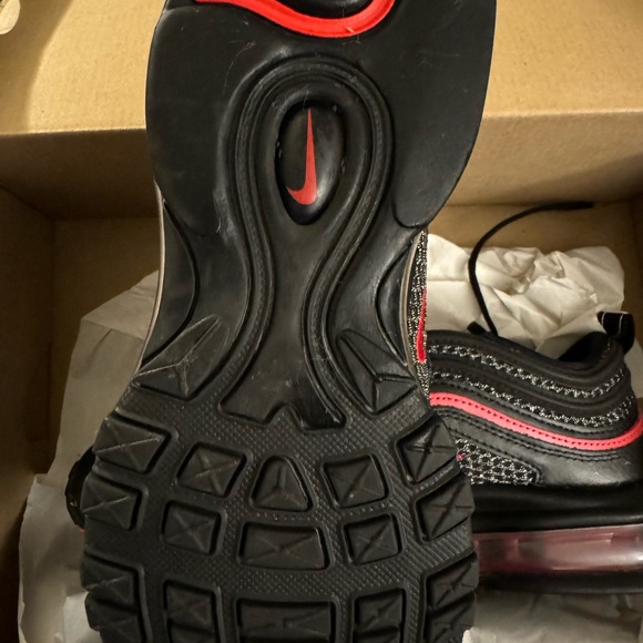 Closet cleaning for the new year! These Nike shoes were only worn once. - Picture 3 of 4